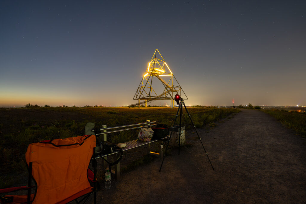Tetraeder bei Nacht - 2025